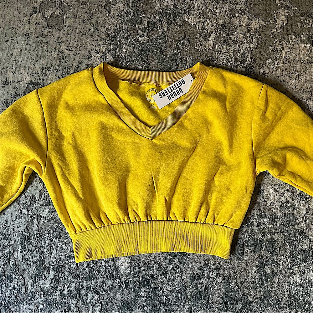 Women's Urban Outfitters cropped yellow v-neck sweatshirt. Size small
